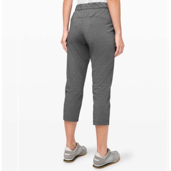 Lululemon On the Fly Crop Joggers Pants Size 8 Gray Activewear Woven 23" - Picture 5 of 7